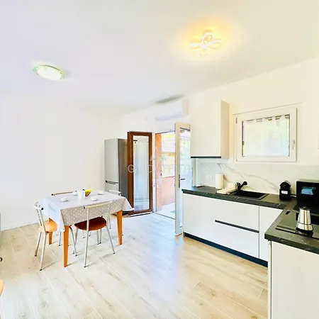 Apartment Scylla - 200 M Dal Di Garda Con Piscina Sirmione