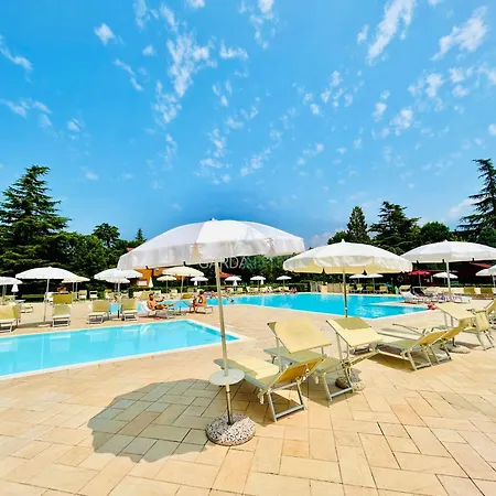 Apartment Scylla - 200 M Dal Di Garda Con Piscina *